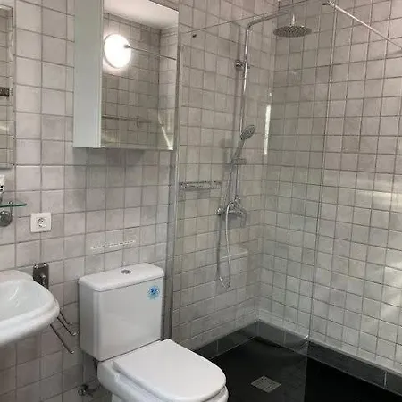Lorna With Air Conditioning Hot Tub And Games 4*