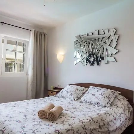 Hotel Lorna With Air Conditioning Hot Tub And Games 4*