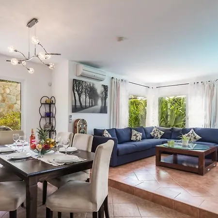 ホテル Lorna With Air Conditioning Hot Tub And Games プエルト・デル・カルメン
