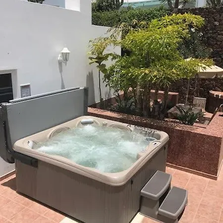 Lorna With Air Conditioning Hot Tub And Games Hotel Puerto del Carmen (Lanzarote)