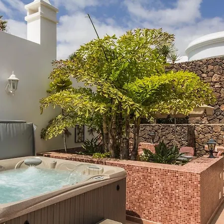Lorna With Air Conditioning Hot Tub And Games 4* Puerto del Carmen (Lanzarote)