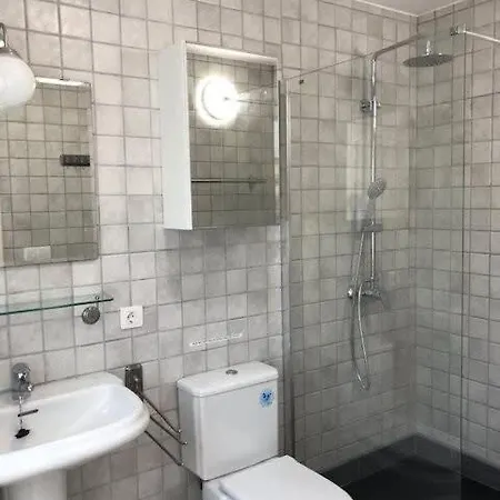 Lorna With Air Conditioning Hot Tub And Games Hotel 4*
